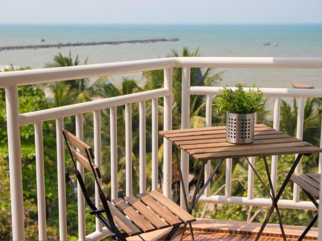 Nana Chat Bangsaen Hotel Сирача Экстерьер фото