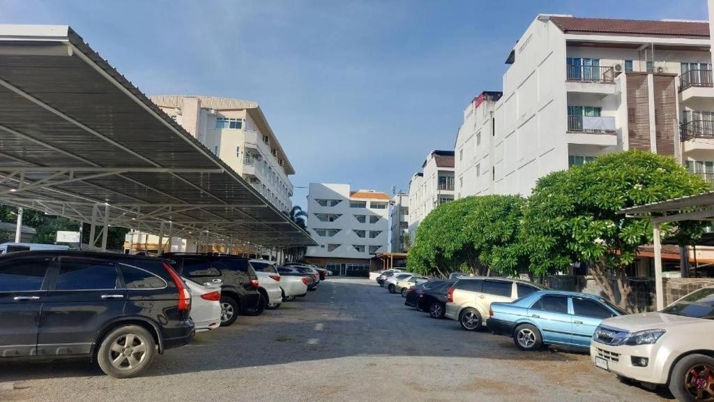 Nana Chat Bangsaen Hotel Сирача Экстерьер фото