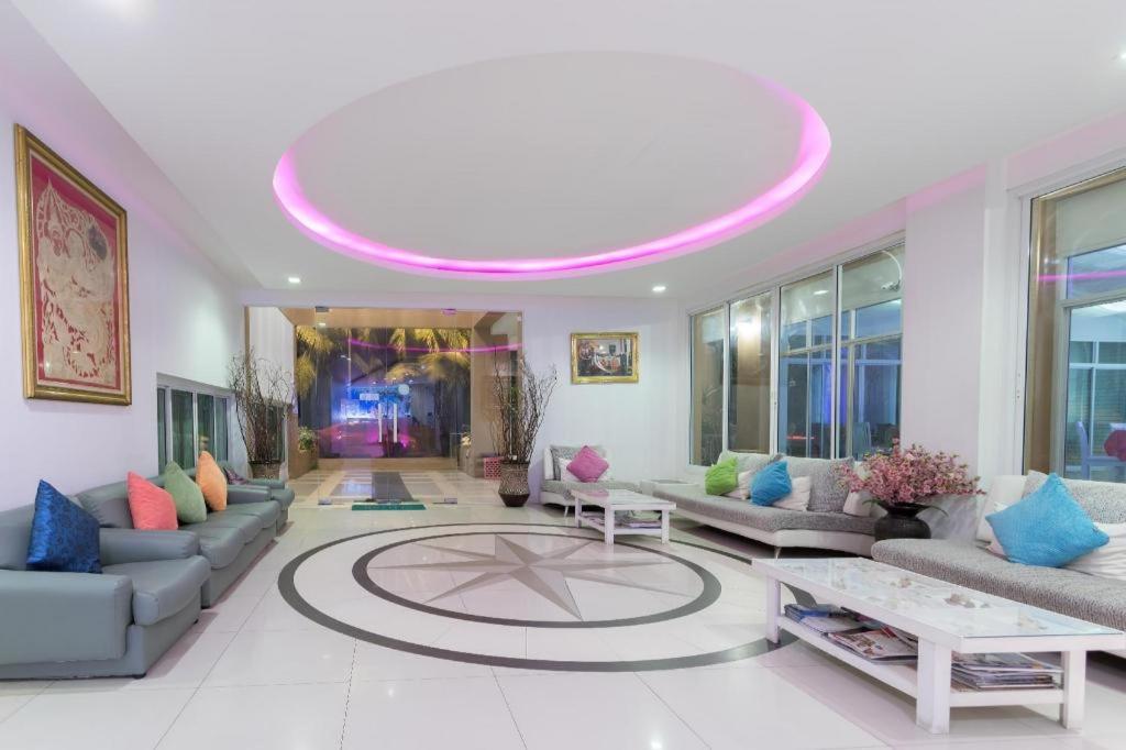 Nana Chat Bangsaen Hotel Сирача Экстерьер фото