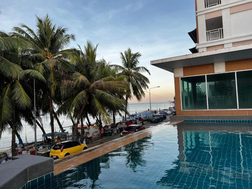 Nana Chat Bangsaen Hotel Сирача Экстерьер фото