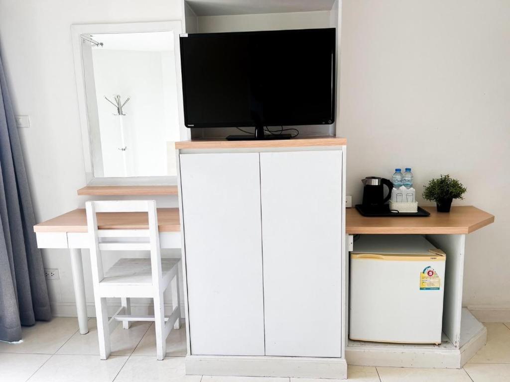 Nana Chat Bangsaen Hotel Сирача Экстерьер фото