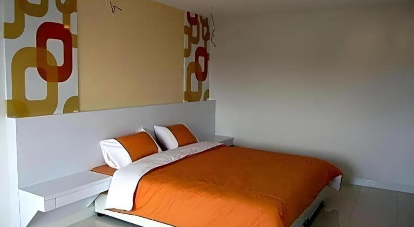 Nana Chat Bangsaen Hotel Сирача Экстерьер фото