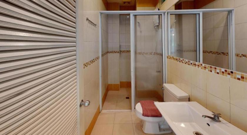 Nana Chat Bangsaen Hotel Сирача Экстерьер фото