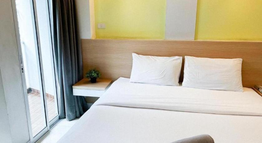Nana Chat Bangsaen Hotel Сирача Экстерьер фото