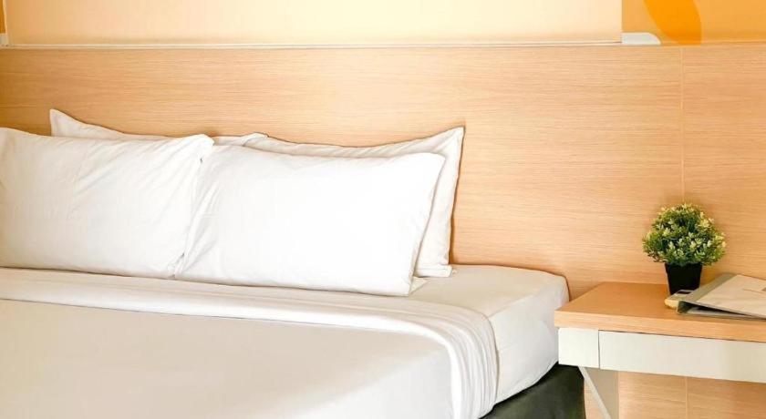 Nana Chat Bangsaen Hotel Сирача Экстерьер фото