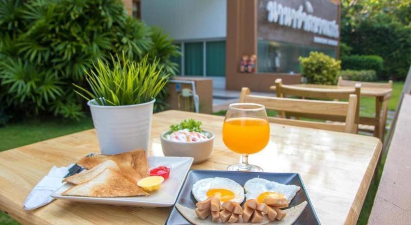 Nana Chat Bangsaen Hotel Сирача Экстерьер фото