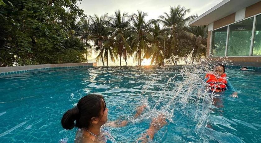 Nana Chat Bangsaen Hotel Сирача Экстерьер фото